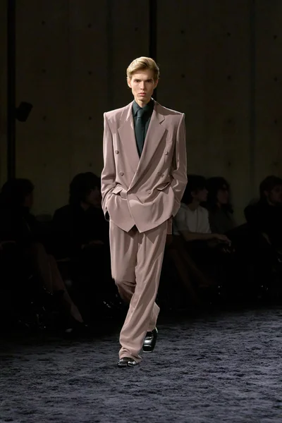 Look 28